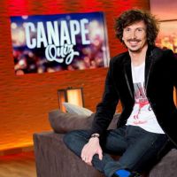 Arnaud Tsamère annonce le retour de "Canapé Quiz" sur TMC