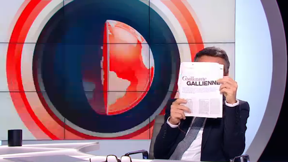 "Le Petit Journal" : Yann Barthès ironise sur les critiques de Guillaume Gallienne