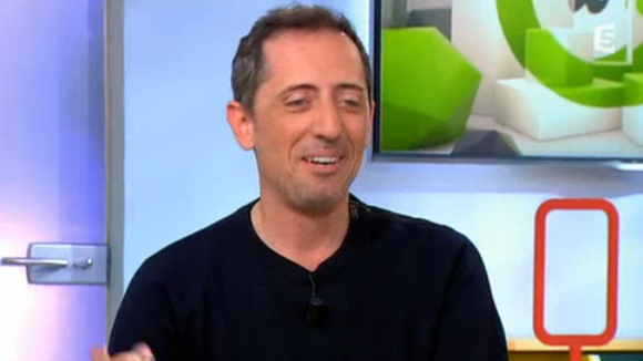 Gad Elmaleh dénonce les "peopolades" du "Monde" dans l'affaire "SwissLeaks"