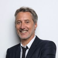 Antoine de Caunes viré du "Grand Journal" : "J'ai mis un bon moment à m'en remettre"