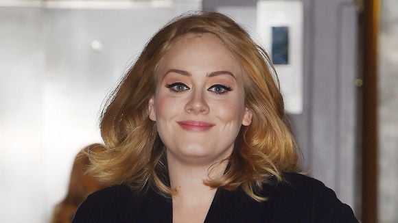 "Hello" d'Adele pulvérise un record historique au Royaume-Uni