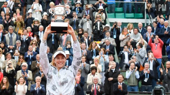 L'Espagnole Garbiñe Muguruza bat Serena Williams et remporte Roland-Garros