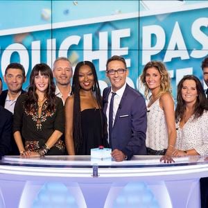 Julien Courbet et les chroniqueurs de "Touche pas à mon poste"