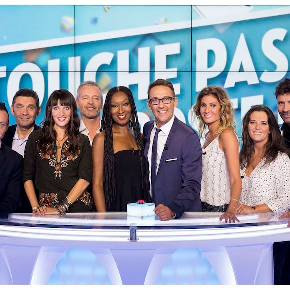 Julien Courbet et les chroniqueurs de "Touche pas à mon poste"