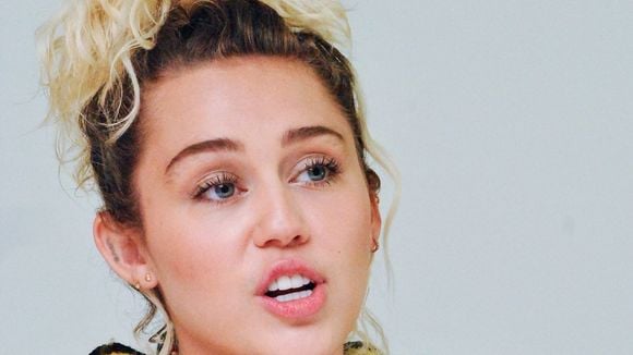 Miley Cyrus critique "Supergirl", la production lui répond