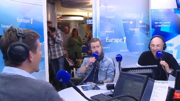 Julien Doré s'incruste dans la matinale de Thomas Sotto sur Europe 1