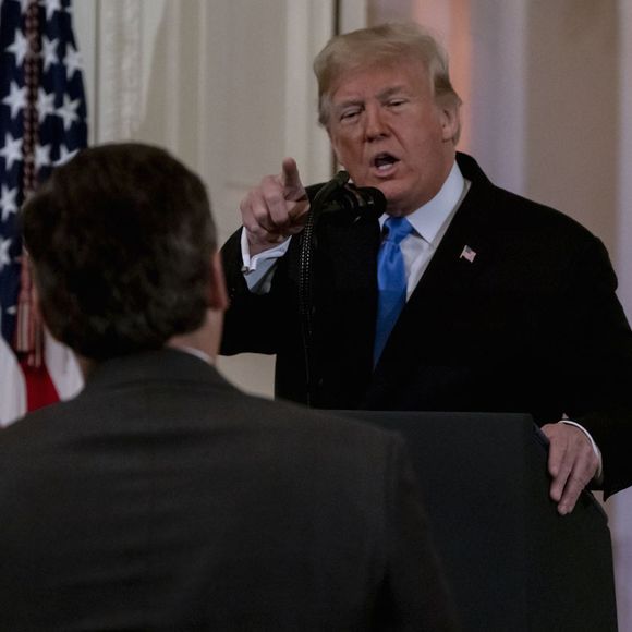 Donald Trump face à Jim Acosta.