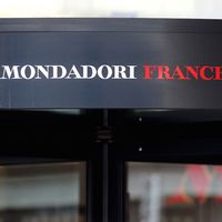 La cession des magazines Mondadori France ("Grazia", "Closer", "Téléstar") à Reworld Media suspendue