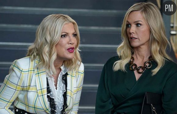 Jennie Garth et Tori Spelling dans "BH90210"