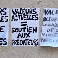 "Valeurs actuelles" porte plainte après la découverte d'affiches hostiles placardées sur ses locaux