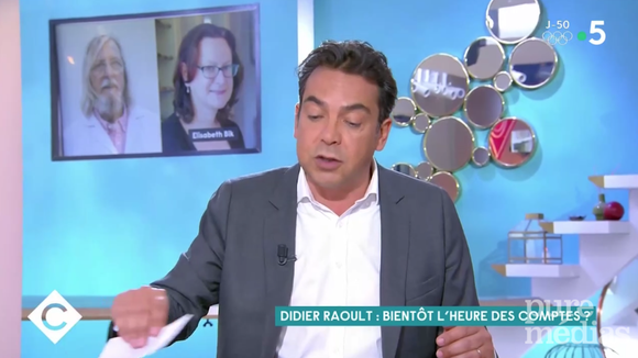 "C à vous" : Patrick Cohen flingue les journalistes qui sont allés "prendre les baffes" dans le bureau de Didier Raoult