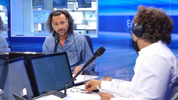 Europe 1 : Bertrand Chameroy fait ses adieux en chanson dans la matinale