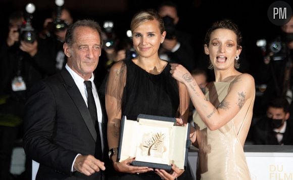 Vincent Lindon, Julia Ducournau et Agathe Rousselle.