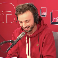 "Je ne veux blesser ni oublier personne" : Tom Villa raille le langage inclusif sur France inter