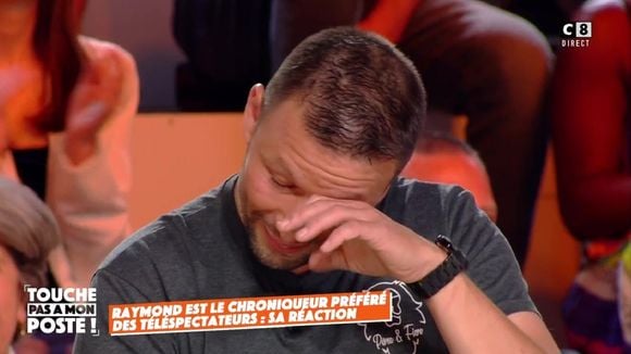 Elu meilleur chroniqueur de "TPMP", Raymond fond en larmes sur C8