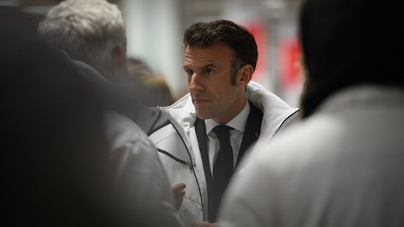 Une journaliste de "Libération" écartée d'un déplacement d'Emmanuel Macron au Gabon