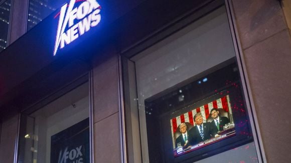 Fake news : FOX News accepte de verser 780 millions de dollars pour s'éviter le "procès en diffamation du siècle"