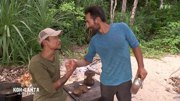 "Koh-Lanta" : Nicolas se dit prêt à trahir Frédéric et le "Puissance 4" s'il remporte l'épreuve des poteaux