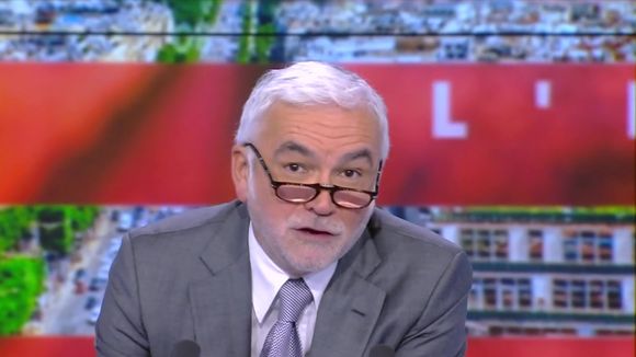 "Nous ne changerons rien" : Pascal Praud balaie les critiques et espère que l'Arcom prenne sa défense