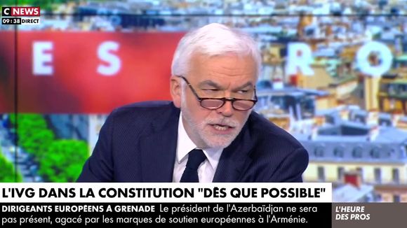 "Si ! Vous ne le pensez pas !" : Pascal Praud s'emporte contre l'un de ses chroniqueurs au sujet de l'IVG sur CNews