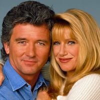 "Pendant un bref instant, je n'y ai pas cru" : Patrick Duffy ("Notre Belle Famille") rend un hommage bouleversant à Suzanne Somers