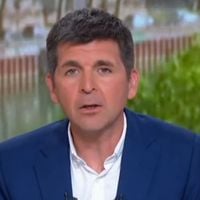 "Par erreur, nous avons diffusé une affiche trafiquée" : Thomas Sotto présente "ses excuses" après la diffusion d'un "faux document" dans "Télématin" sur France 2