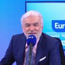 "C'est la première fois que je parle à un extraterrestre" : Quand Pascal Praud interviewe Bill du "Bigdil" en direct sur Europe 1 pour le grand retour du jeu culte