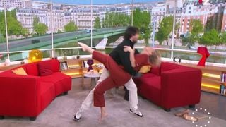 "C'est passé à ça" : Anthony Colette et Maya Lauqué frôlent l'incident en improvisant une danse dans "Télématin"