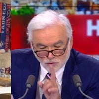 "L'Arcom nous regarde" : Pascal Praud recadre Jacques Vendroux en direct après une séquence importune