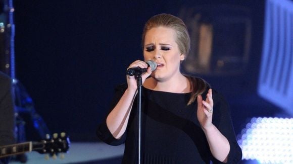 Charts UK : Adele décroche le plus long n°1 depuis 40 ans !