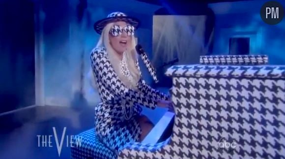 Lady Gaga présente son nouveau single "Yoü and I" dans l'émission "The View"