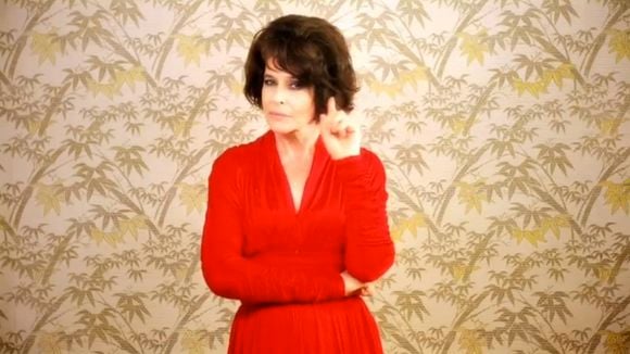 Fanny Ardant dans le clip de "Elle Me Dit" de Mika