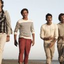 Le groupe One Direction dans le clip de "What Makes You Beautiful"