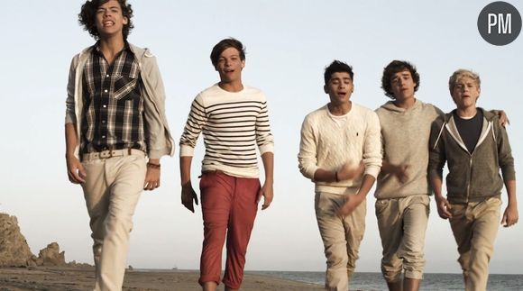 Le groupe One Direction dans le clip de "What Makes You Beautiful"