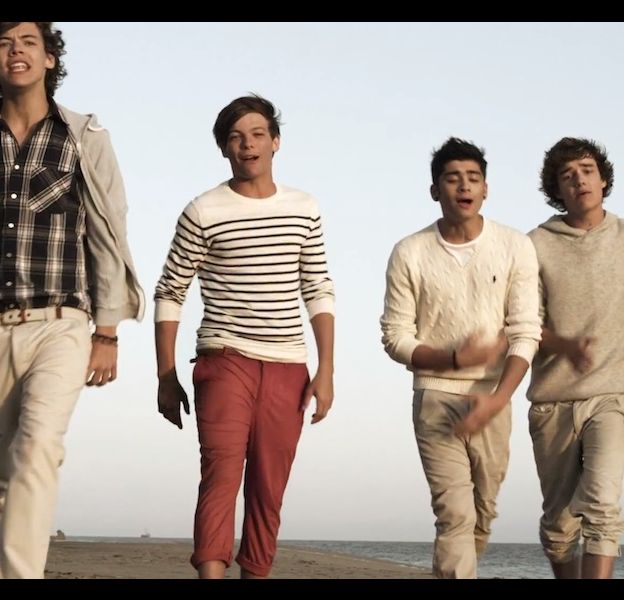 Le groupe One Direction dans le clip de "What Makes You Beautiful"