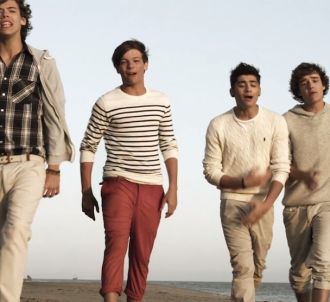 Le groupe One Direction dans le clip de 'What Makes You...