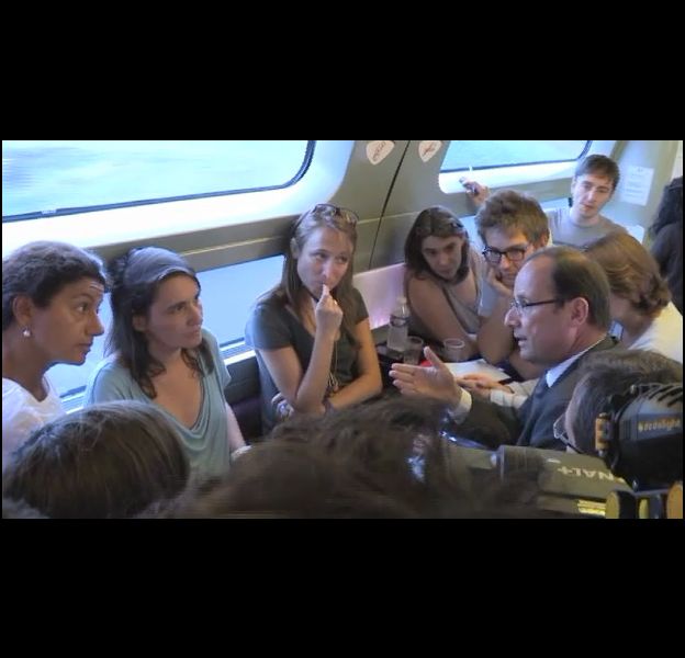 François Hollande, face aux journalistes dans le documentaire "Primaire PS, l'improbable scénario".