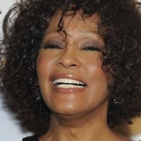 Après Gérard Depardieu, Whitney Houston se fait remarquer en avion