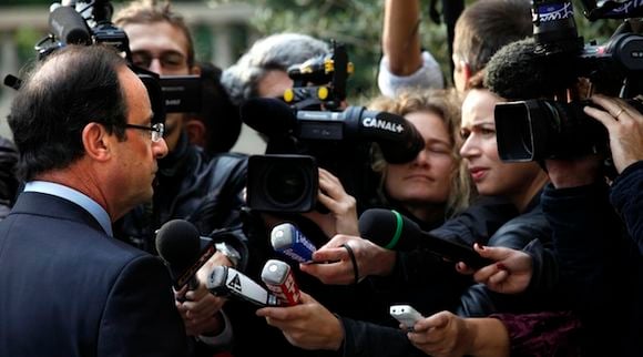 François Hollande face à des journalistes, le 18 octobre 2011, à Paris