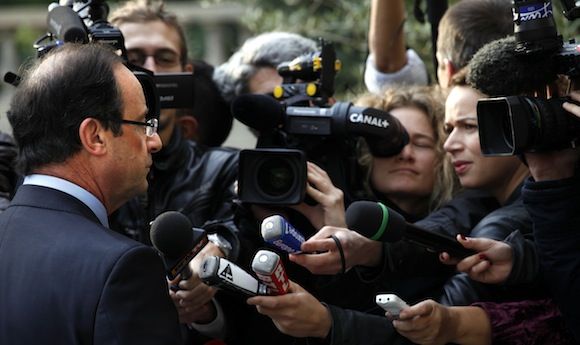 François Hollande face à des journalistes, le 18 octobre 2011, à Paris