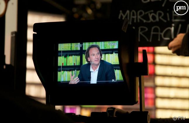 François Busnel présente "La grande librairie" sur France 5