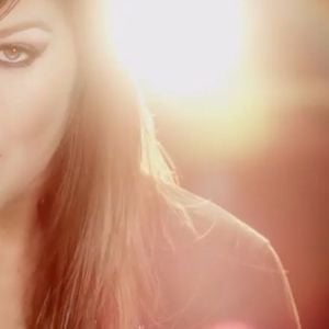 Kelly Clarkson dans le clip de "Stronger"