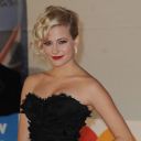 Pixie Lott sur le tapis rouge des Brit Awards 2012