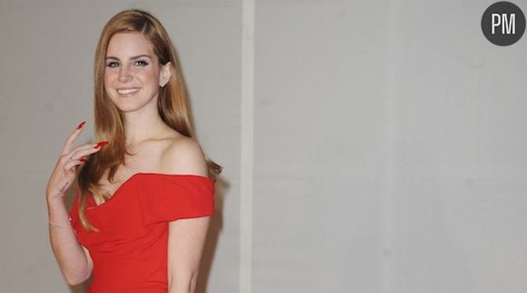 Lana Del Rey sur le tapis rouge des Brit Awards 2012