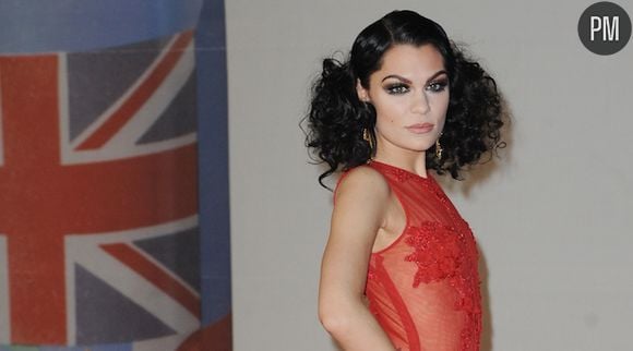 Jessie J sur le tapis rouge des Brit Awards 2012