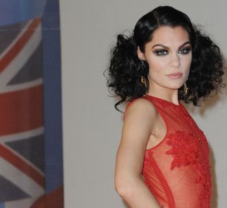 Jessie J sur le tapis rouge des Brit Awards 2012
