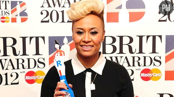 Emeli Sandé sur le tapis rouge des Brit Awards 2012