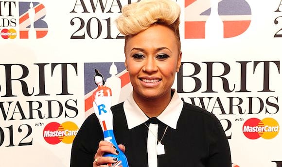 Emeli Sandé sur le tapis rouge des Brit Awards 2012