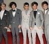 Les One Direction sur le tapis rouge des Brit Awards 2012