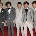 Les One Direction sur le tapis rouge des Brit Awards 2012
